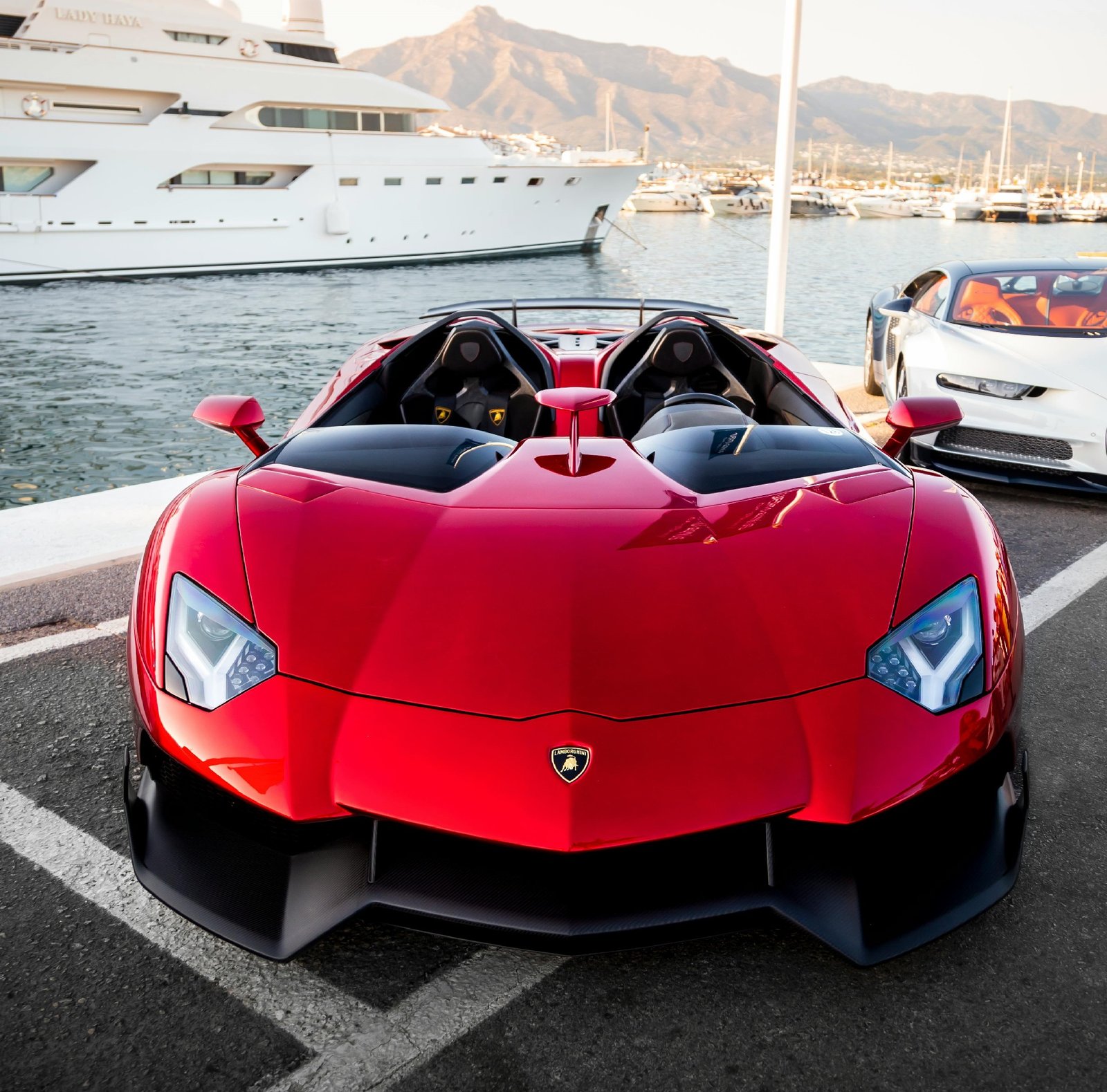 India has a rich history of fast cars and exciting races that capture the attention of motorsport enthusiasts around the world. From street racing to professional circuits, the Indian business cars race scene is a thrilling display of speed, skill, and cutting-edge technology.